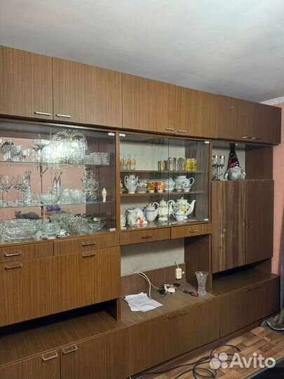 Шкаф витрина для посуды
