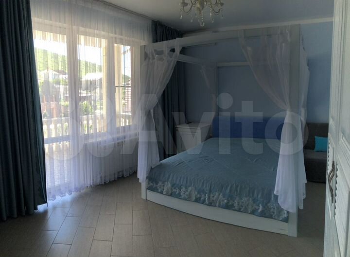 Дом 325 м² на участке 7 сот.