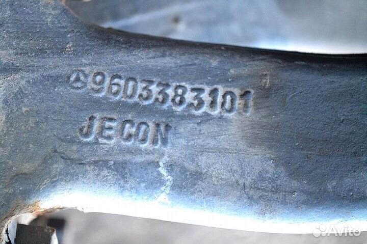 Поворотный кулак переднего моста, левый mercedes-b