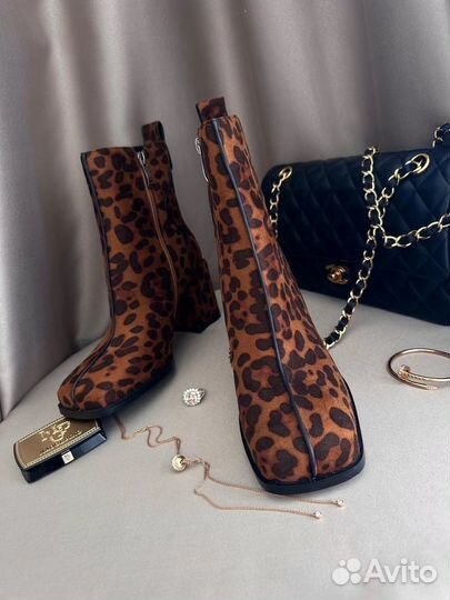 Ботинка женская