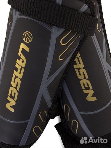 Щитки футбольные