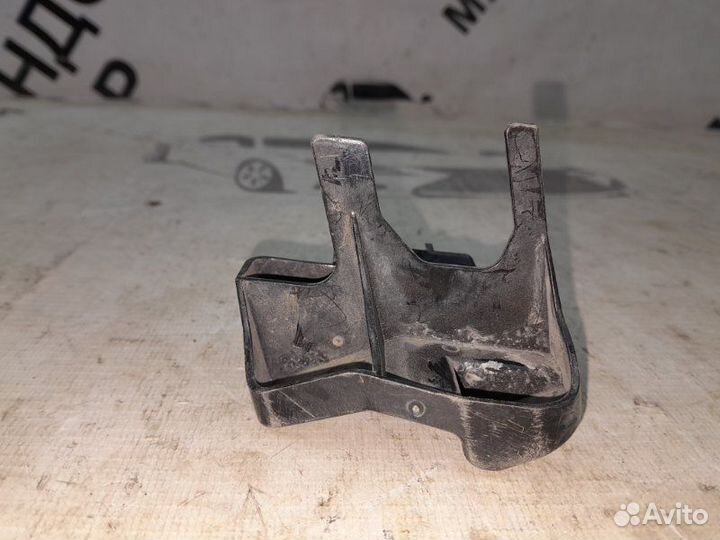 Крепление бампера заднее левое Lexus Gx460