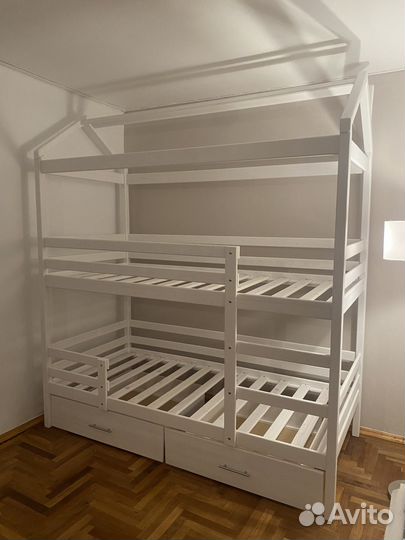 Двухъярусная кровать