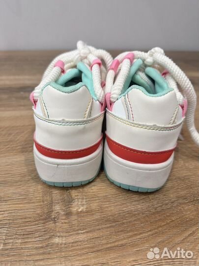 Кроссовки женские 38 размер бу