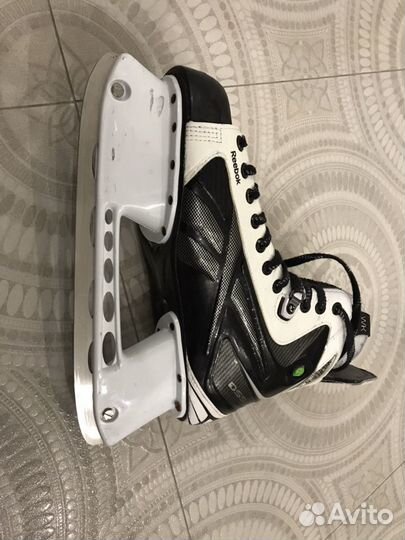 Продаю коньки Reebok white K
