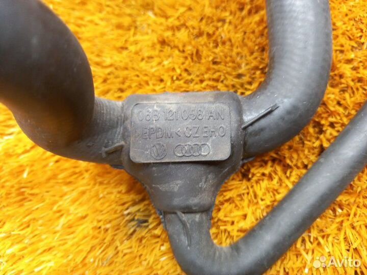 Патрубок системы охлаждения Volkswagen Passat