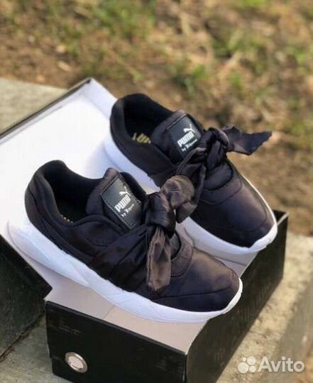 Кроссовки женские