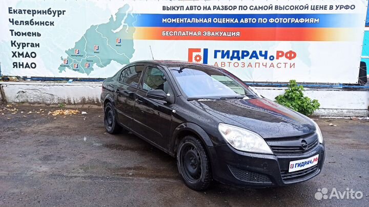 Стекло двери задней правой (форточка) Opel Astra H