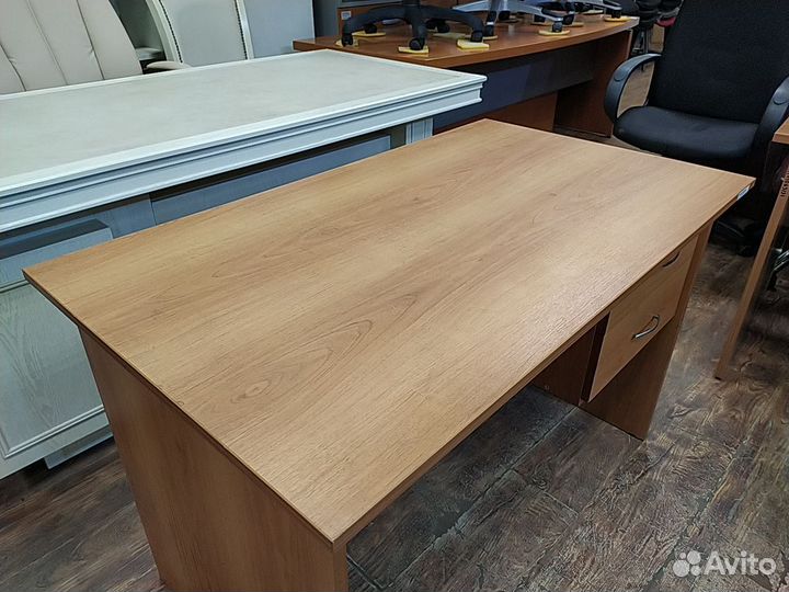 Стол письменный б/у 117х68х75 с тумбой 03797П-орм