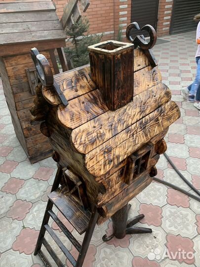 Избушка из дерева