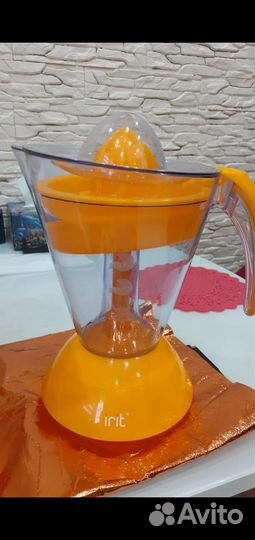 Соковыжималка электрическая для цитрусовых