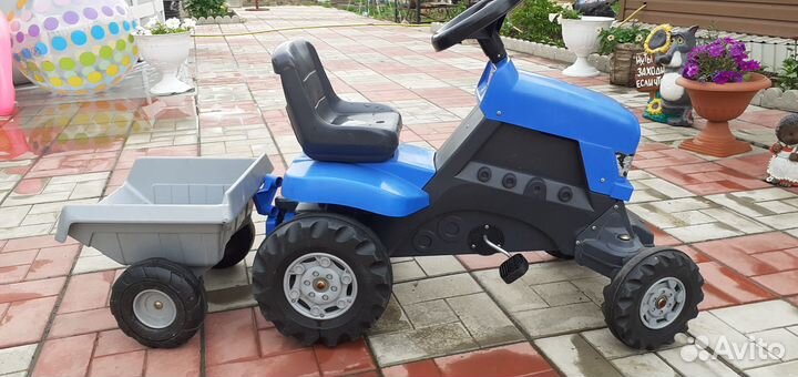 Педальный трактор - каталка с прицепом
