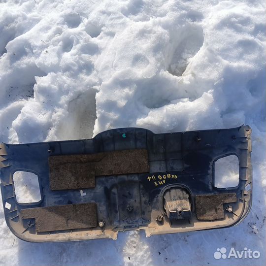 Обшивка двери багажника Nissan Primera P11 универ