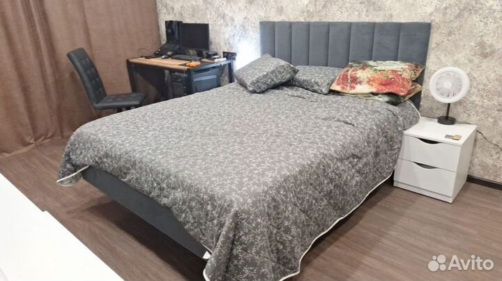 Парящая кровать на металлокаркасе