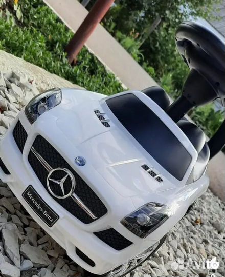 Машинка каталка mercedes