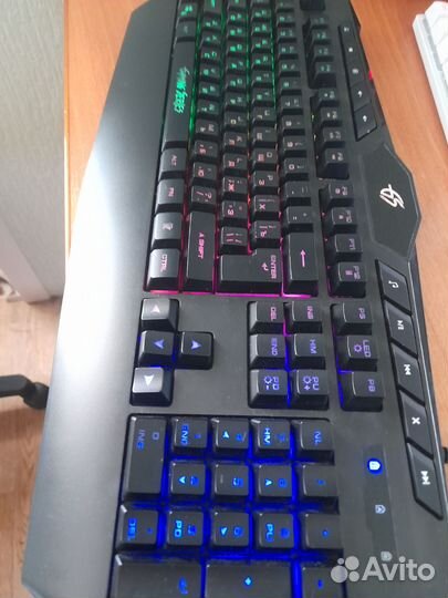 Игровая клавиатура и мышь