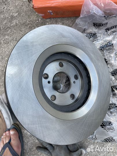 Продам диски передние тормозные