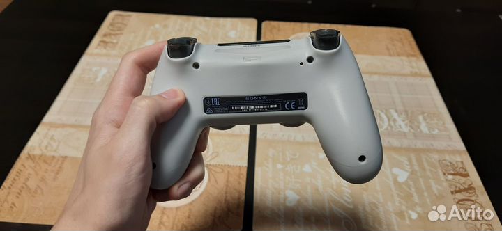 Продам геймпад PS4 + три игры для PlayStation 3