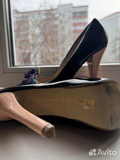 Туфли на высоком каблуке