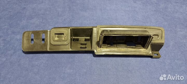 Кронштейн ручки багажника Porsche Cayenne 958