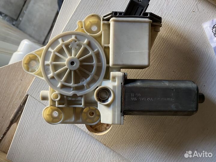 Механизм стеклоподьемника правый передний