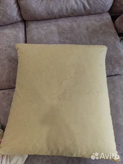 Продам перьевую подушку 70х60 бу