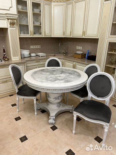 Стол в наличии