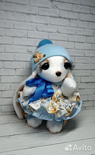 Зайка из плюша