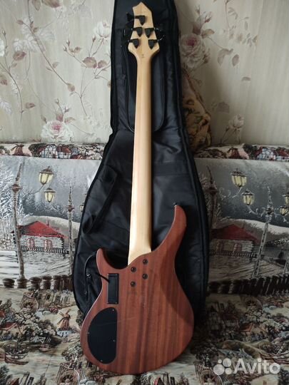 Безладовый 5-струнный бас Invasion BG1000/NL