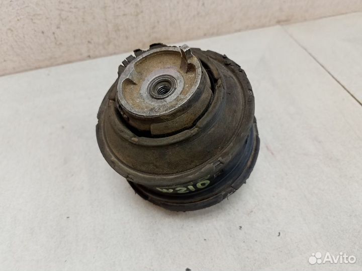 Подушка двигателя