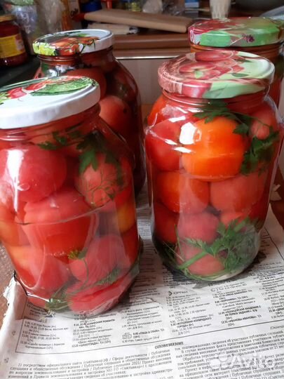 Огурцы, помидоры, варенье, салатики, грибная икра