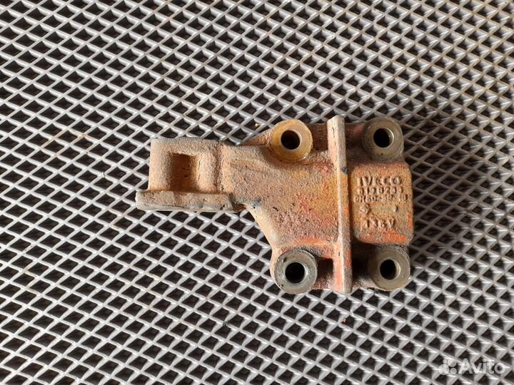 Кронштейн двигателя задний правый Iveco EuroTech