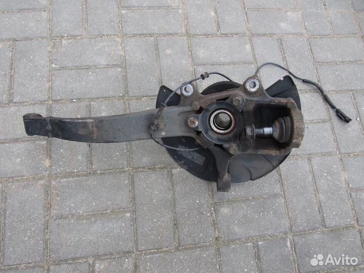 Кулак передний левый Jeep Grand Cherokee (WK2)