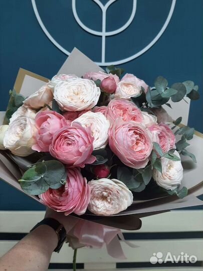 Пионовидная кустовая роза