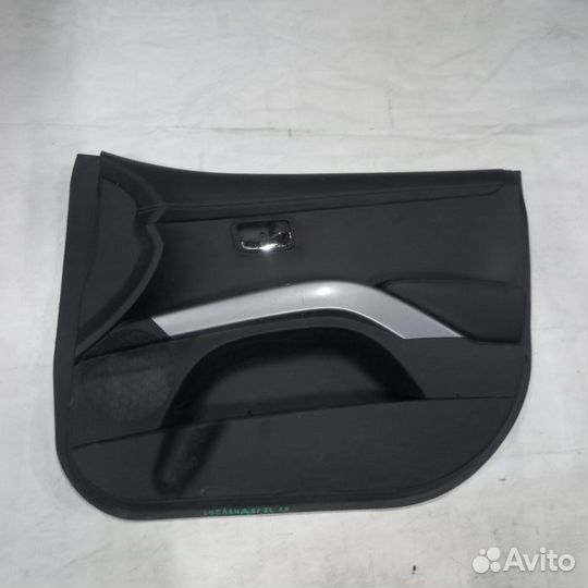 Обшивка двери передняя правая Mitsubishi Outlander