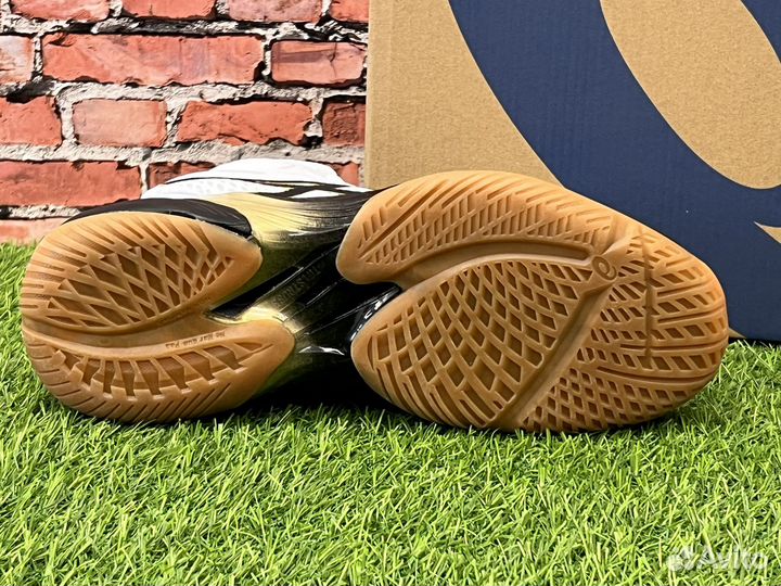 Кроссовки для волейбола asics