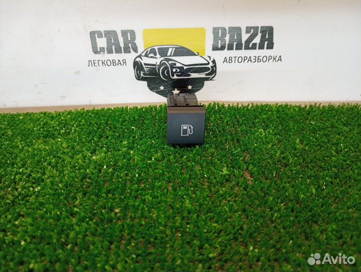 Кнопка открывания лючка бензобака