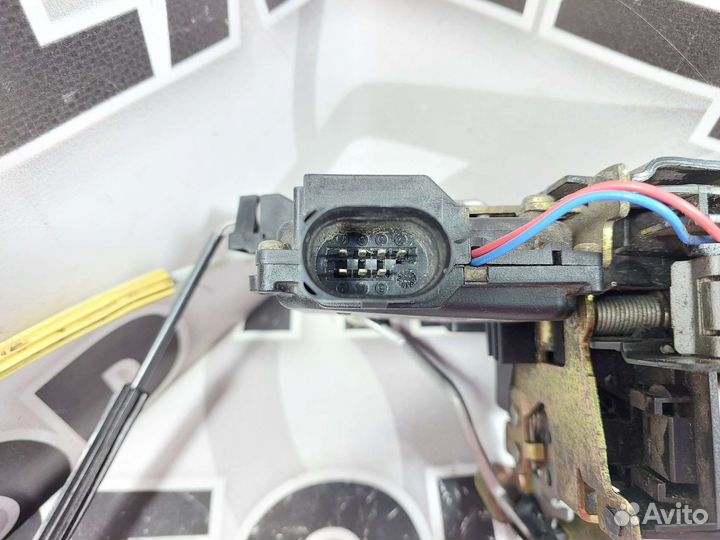 Замок двери задний правый Audi A6 C5