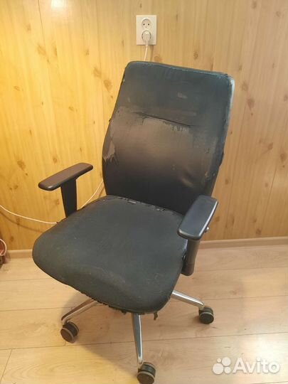 Компьютерное кресло руководителя