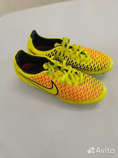 Футбольные бутсы nike