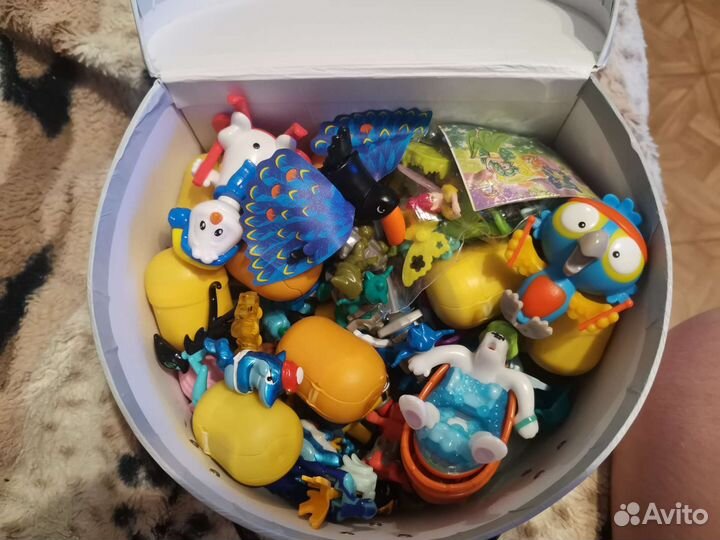 Игрушки из киндера пакетом