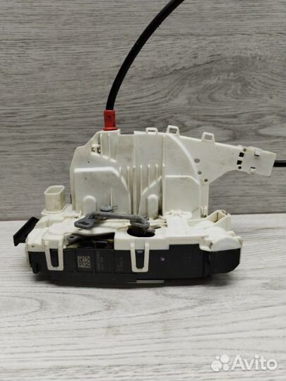 Замок двери задний правый Mercedes Sprinter 906