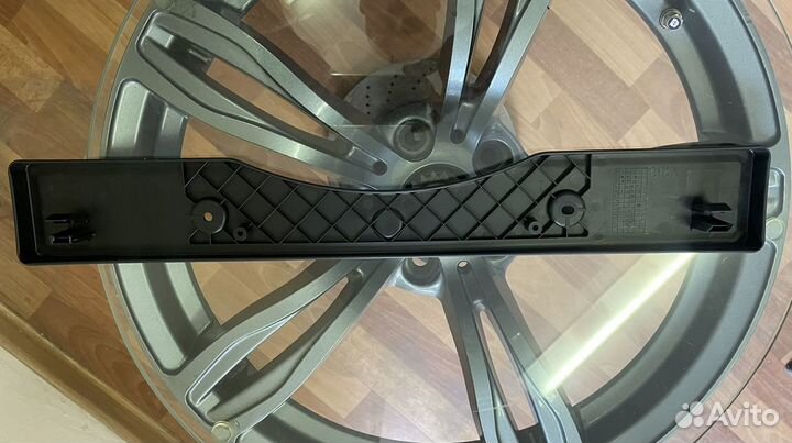 Накладка под номерной знак toyota camry 5211433280