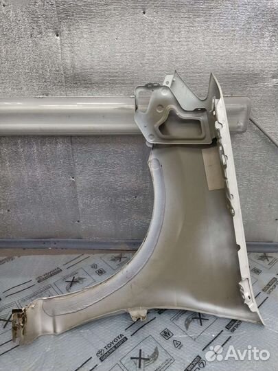 Крыло переднее правое largus logan