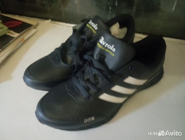 Продам новые мужские кроссовки