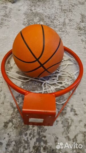 Баскетбольное кольцо, мяч