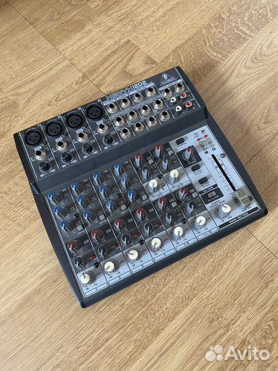 Микшерный пульт behringer