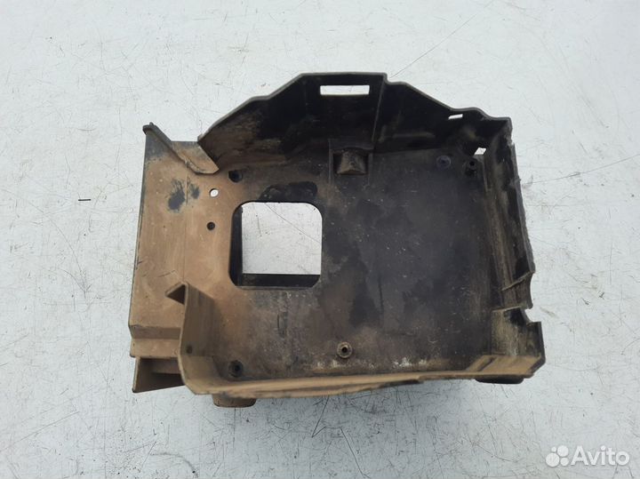 Ниша аккумулятора Форд Фокус 2