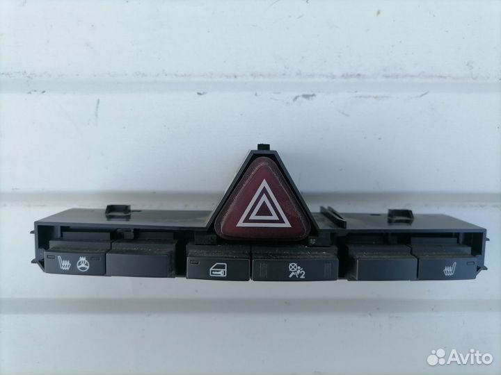 Кнопка аварийной сигнализации Opel Corsa D