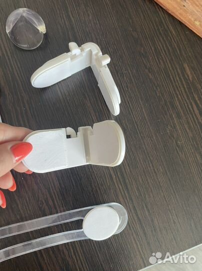 Блокираторы от детей на мебель, ящики, уголки